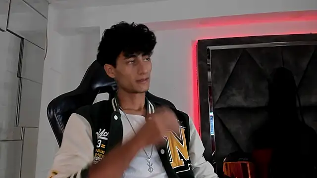 Snapshot of MaxiimoRomano_ chatting on 03/27/26, 12:28 MaxiimoRomano online show from 03/27/26, 12:28