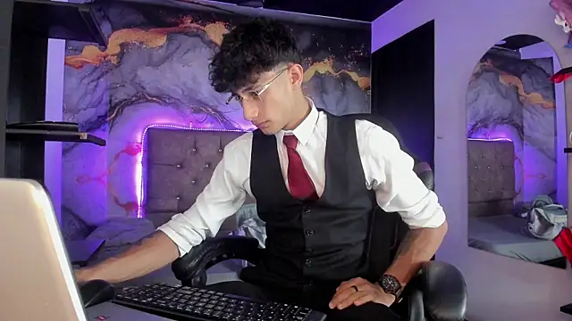 MaxiimoRomano  online show from 05/06/26, 01:37