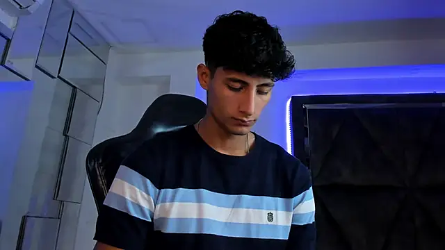 Snapshot of MaxiimoRomano_ chatting on 04/11/26, 12:31 MaxiimoRomano online show from 04/11/26, 12:31