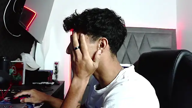MaxiimoRomano  online show from 05/21/26, 02:03