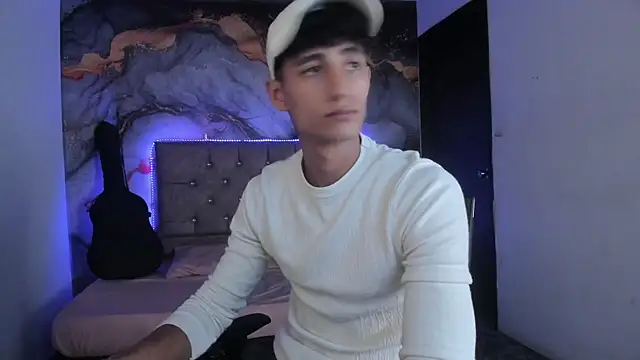 Snapshot of MaxiimoRomano_ chatting on 04/15/26, 01:04 MaxiimoRomano online show from 04/15/26, 01:04