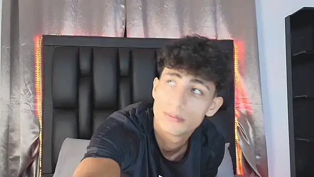 MaxiimoRomano  online show from 06/16/26, 04:40
