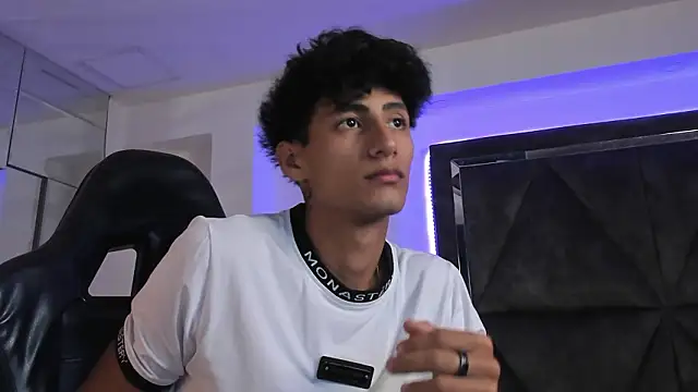 Snapshot of MaxiimoRomano_ chatting on 03/24/26, 12:27 MaxiimoRomano online show from 03/24/26, 12:27