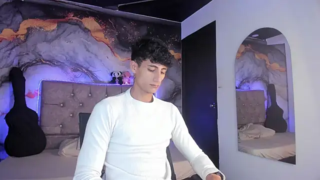MaxiimoRomano  online show from 04/23/26, 01:24