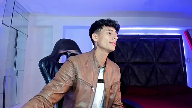 Snapshot of MaxiimoRomano_ chatting on 04/09/26, 01:06 MaxiimoRomano online show from 04/09/26, 01:06