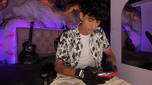 MaxiimoRomano  online show from 04/28/26, 01:15