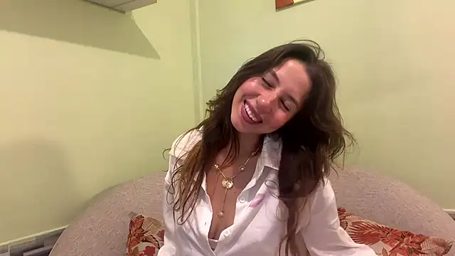 Snapshot of Julieta_Jol chatting on 06/03/26, 02:33 Julieta Jol online show from 06/03/26, 02:33