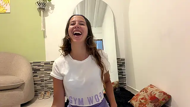 Snapshot of Julieta_Jol chatting on 05/13/26, 01:40 Julieta Jol online show from 05/13/26, 01:40