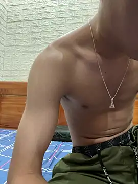 Hoanganhdayroii online show from 04/18/26, 12:46