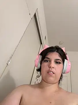Snapshot of Yasminebbyxx chatting on 07/09/26, 09:43 Yasminebbyxx online show from 07/09/26, 09:43