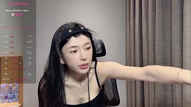 Snapshot of kiki-12 chatting on 04/14/26, 11:54 kiki-12 online show from 04/14/26, 11:54