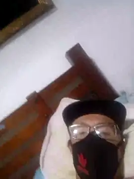 Snapshot of Amberes12 chatting on 04/04/26, 06:42 Amberes12 online show from 04/04/26, 06:42