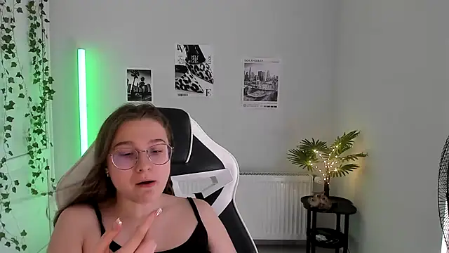 Mia kristal online show from 07/16/26, 07:16