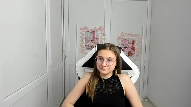 Mia kristal online show from 06/03/26, 08:37