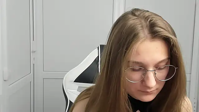 Mia kristal online show from 03/24/26, 08:14