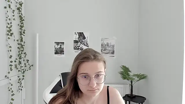 Mia kristal online show from 06/21/26, 08:09