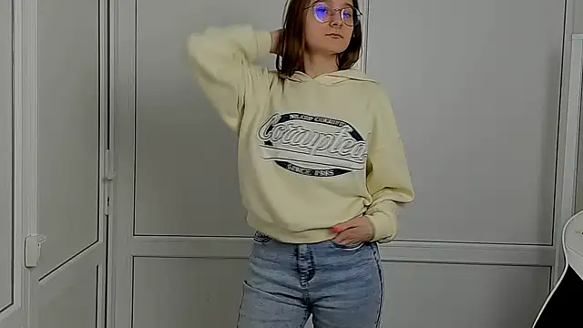 Mia kristal online show from 04/15/26, 07:03