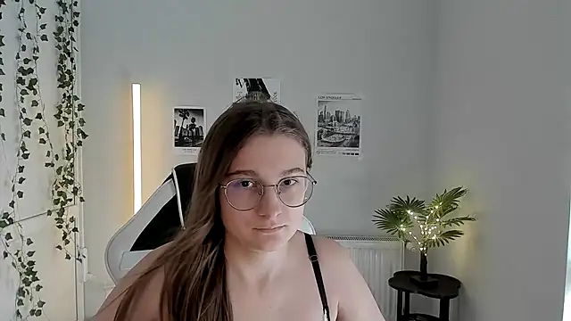 Mia kristal online show from 07/04/26, 07:37