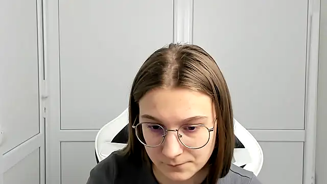 Mia kristal online show from 03/22/26, 08:05