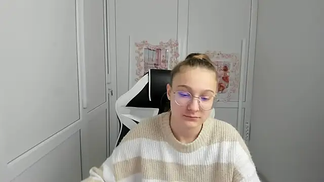 Mia kristal online show from 06/01/26, 07:41
