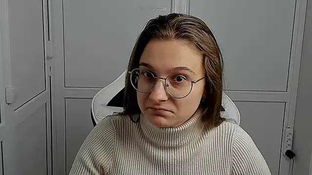 Mia kristal online show from 04/10/26, 12:45