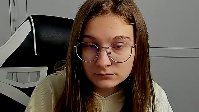 Mia kristal online show from 04/14/26, 07:02