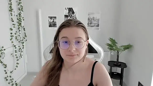 Mia kristal online show from 06/20/26, 07:46