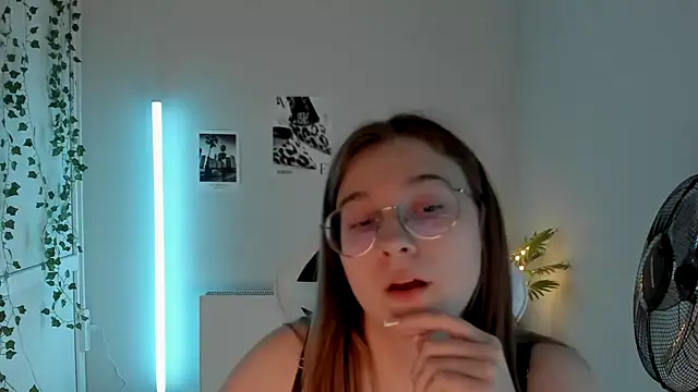 Mia kristal online show from 07/13/26, 08:13
