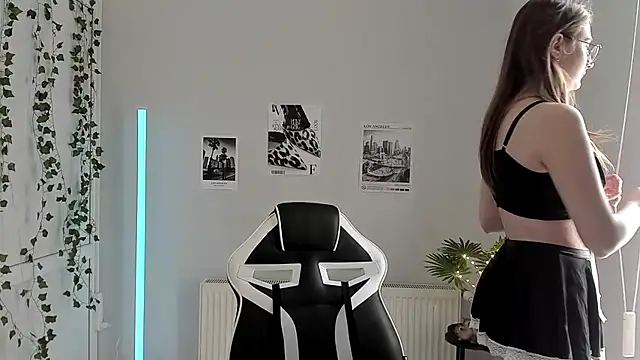 Mia kristal online show from 07/07/26, 08:18