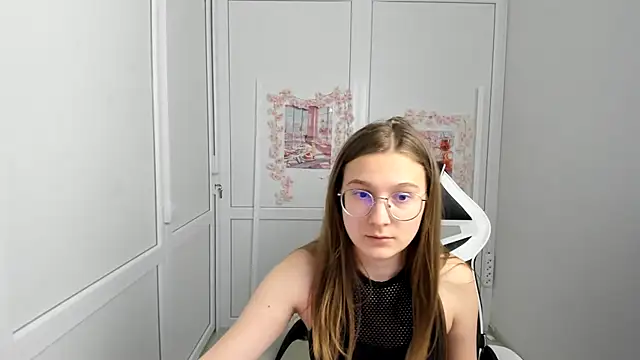 Mia kristal online show from 06/02/26, 09:09