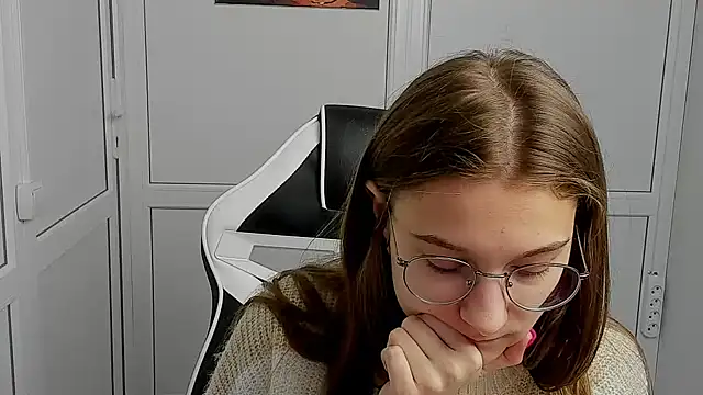 Mia kristal online show from 04/05/26, 07:04