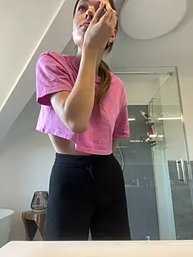 SophiaWestend online show from 04/08/26, 08:49