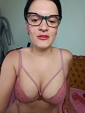 Snapshot of Evamilfhungary chatting on 06/15/26, 08:14 Evamilfhungary online show from 06/15/26, 08:14