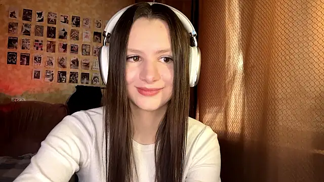 Snapshot of HelenaBargo chatting on 03/24/26, 05:18 HelenaBargo online show from 03/24/26, 05:18