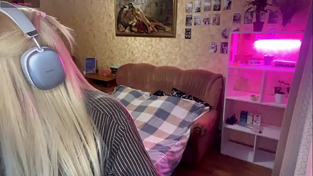 Snapshot of HelenaBargo chatting on 04/12/26, 04:05 HelenaBargo online show from 04/12/26, 04:05