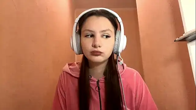 Snapshot of HelenaBargo chatting on 03/21/26, 04:25 HelenaBargo online show from 03/21/26, 04:25