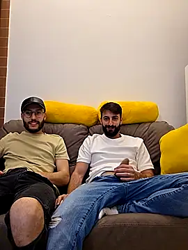 AmicisegretiITA online show from 04/11/26, 07:39