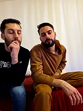 AmicisegretiITA online show from 03/28/26, 04:19