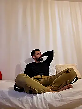 AmicisegretiITA online show from 03/27/26, 05:47