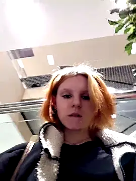 NinaParri online show from 04/11/26, 07:45