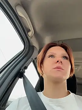 Snapshot of NinaParri chatting on 06/18/26, 02:32 NinaParri online show from 06/18/26, 02:32