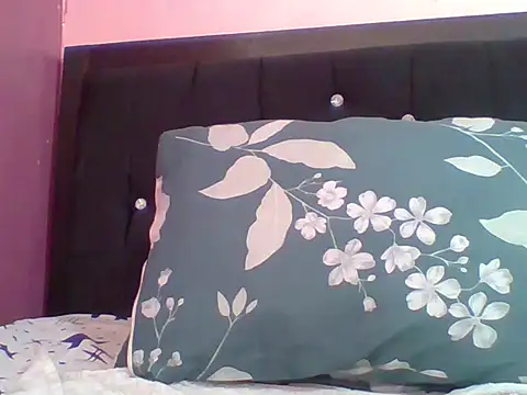 Snapshot of noleenyy chatting on 04/16/26, 07:42 noleenyy online show from 04/16/26, 07:42