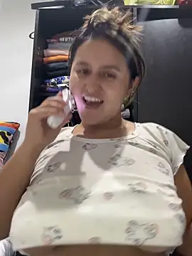 Snapshot of rafaella_stefano chatting on 05/31/26, 11:27 rafaella stefano online show from 05/31/26, 11:27