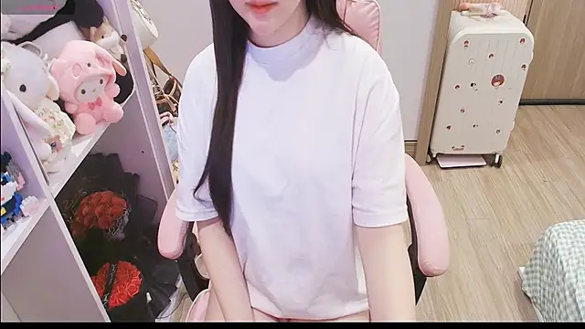 Snapshot of Nana_Chu chatting on 04/14/26, 11:37 Nana Chu online show from 04/14/26, 11:37