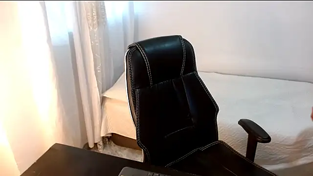 Maia-Sky online show from 04/08/26, 10:33