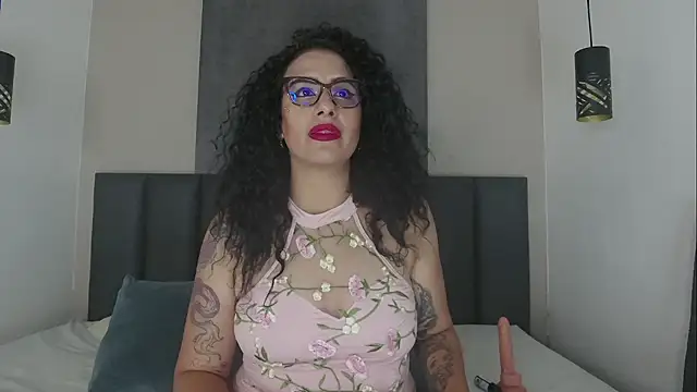 KatyraTaylor   online show from 04/09/26, 12:44