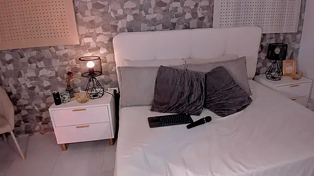 Snapshot of violeta_hills_ chatting on 05/30/26, 03:17 violeta hills online show from 05/30/26, 03:17