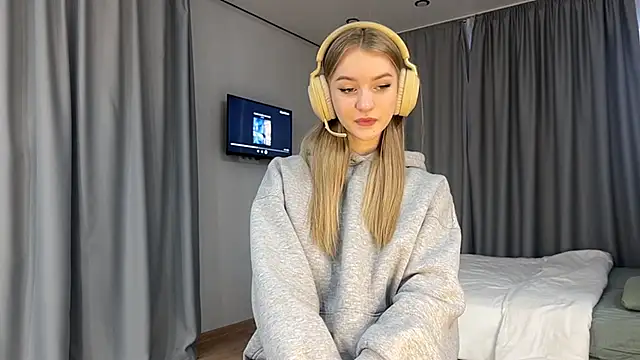 Snapshot of MelissaEvenns chatting on 03/18/26, 12:08 MelissaEvenns online show from 03/18/26, 12:08