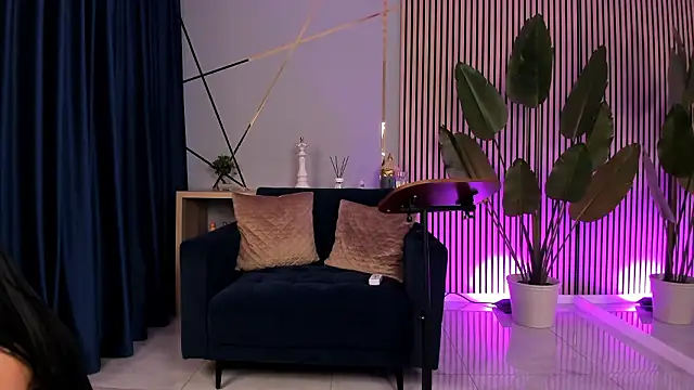 TiaCyrrus online show from 03/18/26, 03:35