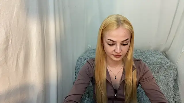 EvaKapnist online show from 04/13/26, 08:24